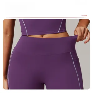 Détail du pantalon de yoga violet à taille haute avec poches latérales et coutures