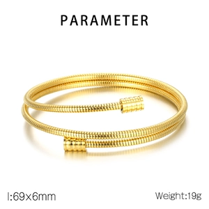 Detail view of 18k gold plated stainless steel cable spring bracelet with 69x6mm size