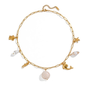 Collier en acier doré avec pendentifs océaniques hippocampe étoile de mer et perles
