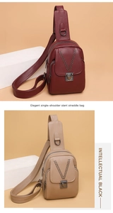 Détail de sacs bandoulière en cuir bordeaux et beige avec rivets et boucles en métal