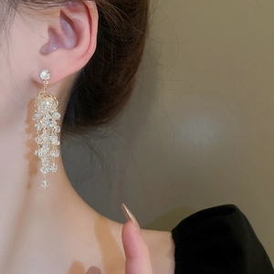 Boucles d'oreilles longues à pompon avec cristaux de zircon et placage en or fin