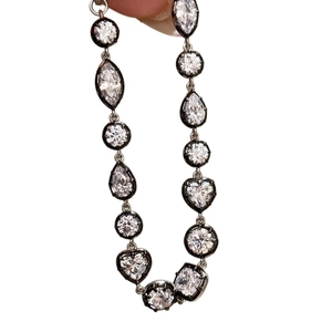 Sparkling zircon geometric heart and teardrop beaded bracelet with black metal plating