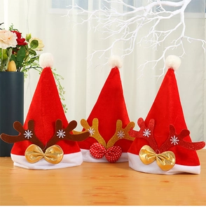 Collection de trois bonnets de Noël rouges avec bois de renne et nœuds décoratifs festifs