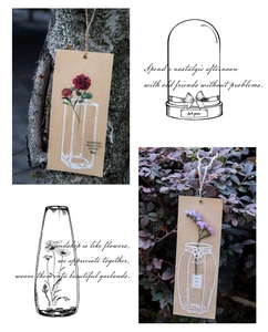 Detail von PET-Aufklebern mit transparenten Glaswaren und Trockenblumen für DIY-Scrapbooking