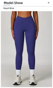 Détail d'un legging de yoga bleu rose avec une taille haute croisée en V très élégante