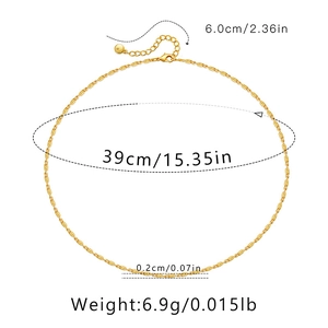 Detalle del collar chapado en oro 18K con ancho de 0,2cm y cadena de extensión de 6cm