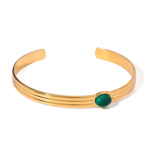 Vintage gold-plated stainless steel cuff bracelet with oval green agate and rib texture