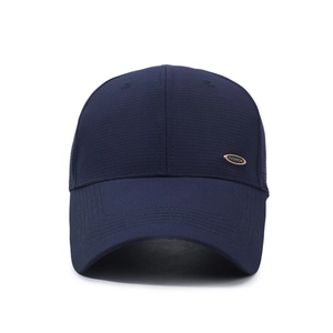 Navy blue breathable mesh baseball cap with long brim and fashion metal emblem decoration