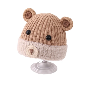 Cappello in maglia a forma di orso per bambini con orecchie e bordo in eco-pelliccia