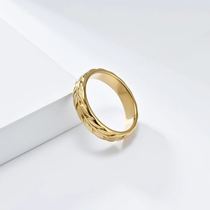 Detailed view of 18K gold plated tulip leaf patterns on a stainless steel ring