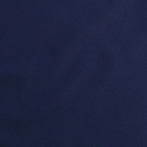 Vue macro du tissu de la robe bleu marine montrant la texture et le tissage