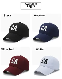 Plusieurs casquettes de baseball en noir, bleu marine, bordeaux et blanc brodées CA