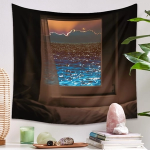 Détail d'une tapisserie bohème de paysage marin au clair de lune avec décorations
