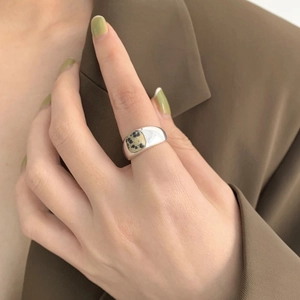 Close-up of minimalist 925 silver ring featuring an oval zebra stone on model hand