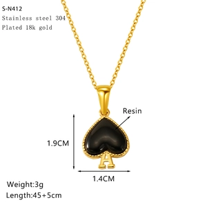 Detail showing 304 stainless steel heart pendant necklace dimensions and materials