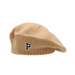 Knitted khaki beret hat with P letter patch for women in vintage painter style