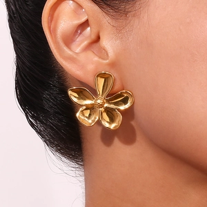 Close-up of elegant 18K gold-plated flower stud earrings worn by a model in detail