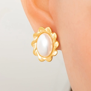 Elegant 18K gold plated oval pearl stud earrings with vintage wavy metal border design