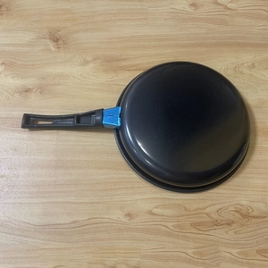 Mini non-stick flat frying pan with ergonomic black handle for induction cooktop