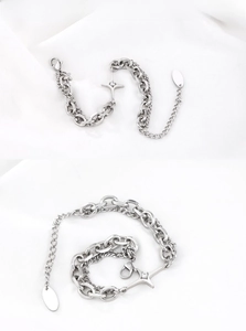 Detail eines silbernen doppelreihigen Titanstahl-Armbands mit funkelndem Sternanhänger