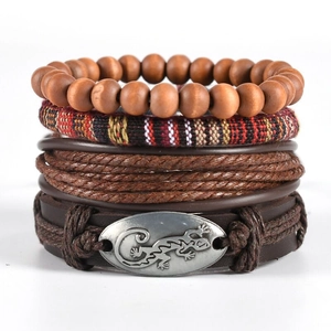 Détails de l'ensemble de bracelets multicouches en cuir avec perles et breloque gecko