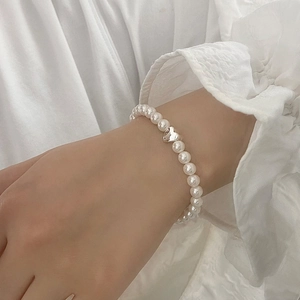 Elegant natural freshwater pearl bracelet with a polished silver heart-shaped charm