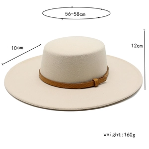 Flacher Wollhut mit 10 cm breiter Krempe und braunem Lederband im Detail