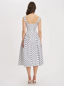 Detail van de achterkant van een vintage polkadotjurk met verborgen ritssluiting