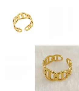Close-up of geometric pig nose 18k gold plated stainless steel open ring details