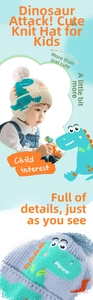 Dettaglio cappello in maglia dinosauro per bambini con paraorecchie e morbido pompon