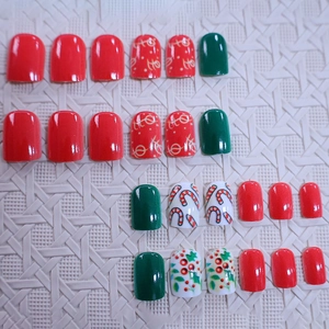 Christmas press-on nails set with red berries and Ho Ho letters in short round shape