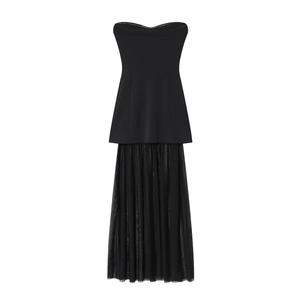 Robe bustier noire élégante avec corsage ajusté et jupe en tulle fluide épissée