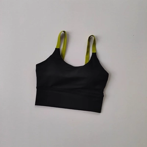 Dettaglio del reggiseno sportivo nero ad alto supporto con spalline verde neon piatto
