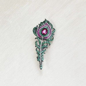 Elegant 925 silver feather brooch with green and red zircon stones in vintage style