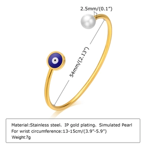 Detail of gold evil eye bangle featuring synthetic pearl and dimensions for women