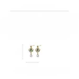 Tableau détaillé montrant les dimensions des boucles d'oreilles fleurs: 4cm sur 1,6cm