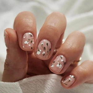 Floral Press On Nails White Flower Green Leaf Pattern Nude Pink Short Square Round Full Cover False Nails For Women Student Cute Fresh Summer Style