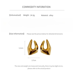 Detailed dimensions and product specifications of golden irregular geometric stud earrings
