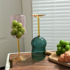 Ins-style contrast color stem glass set in pink and dark green with amber base