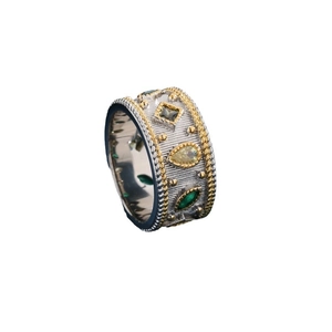 Bague en émail vintage de style français avec pierre verte et détails en métal bicolore