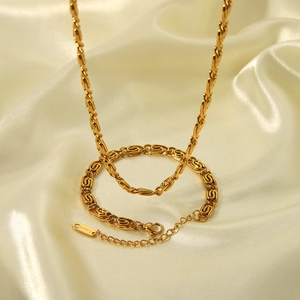 18K gold-plated stainless steel necklace and bracelet set with twisted chain on beige silk