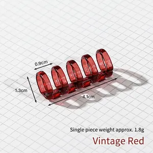 Vista dettagliata dell'anello per rilegatura a 5 fori rosso vintage, lunghezza 4,1 cm