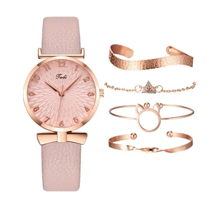 Dames Quartz Horloge Armband Set Kunstlederen Band Legering Kast Analoge Weergave Mode Strass Armband Horloge Set Voor Dames Cadeau