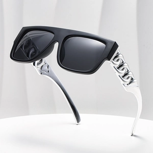 Oversized Square Sunglasses With Metal Chain Temples UV400 Protection PC Frame Hip Hop Punk Style Fashion Eyewear For Women