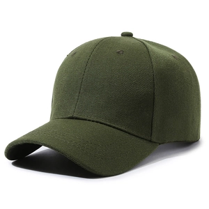 Dettaglio cappellino baseball verde militare con trama in cotone a sei pannelli e visiera