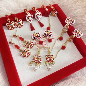 Boucles D'oreilles Lion Chinois Avec Tige En Argent Émail Asymétrique Pompon Künstliche Perle Nouvel An Bijoux Rétro