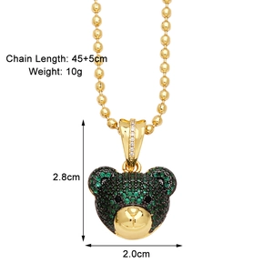Détails du pendentif ours avec pierres de zircon vert et chaîne à billes dorée de luxe