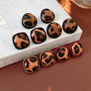 Boucles d'oreilles rétro en similicuir léopard de formes rondes et carrées pour femme