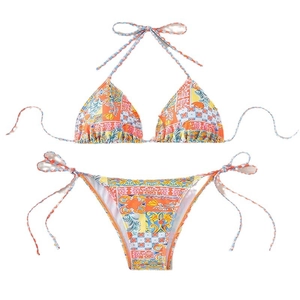 Zweiteiliger Neckholder-Bikini mit Vintage-Fliesenprint und seitlich gebundener Bikinihose