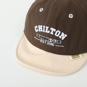 Casquette bicolore pour enfants avec broderie Chilton Running Club et visière souple